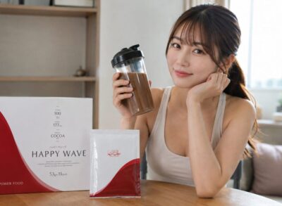 2週間ファスティングに使用したハッピーウェーブを持つ女性モデル。高たんぱく・低脂質・高食物繊維の置き換えファスティングイメージ